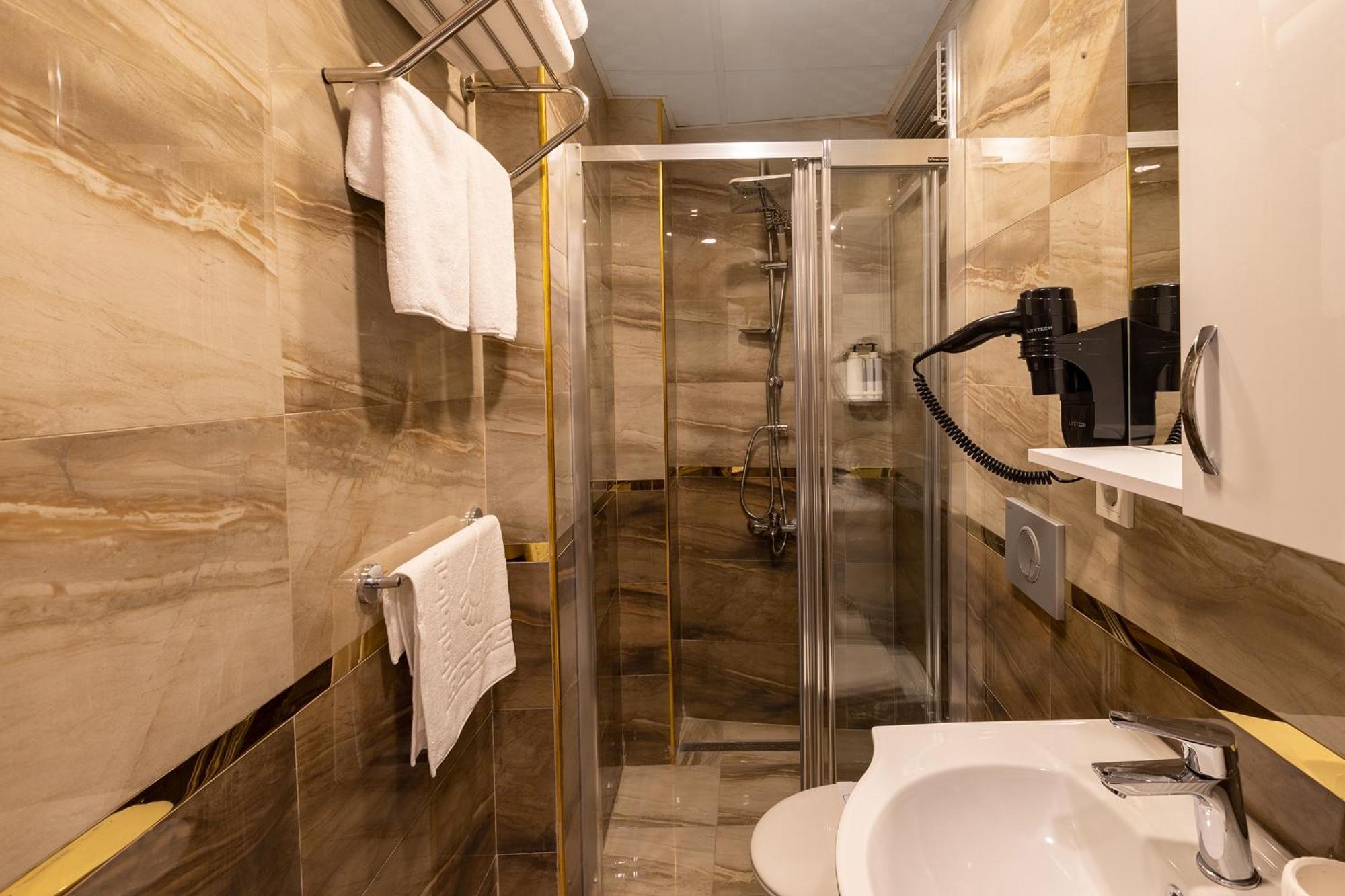 Quinnova Bed & Breakfast *